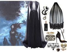 Steal the Spotlight: Macabre Witch Dress Combos That Are Both Chilling and Chic